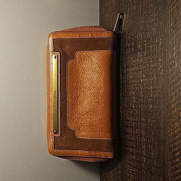 Women's Fossil Leather Wallet - Picture 1 of 3